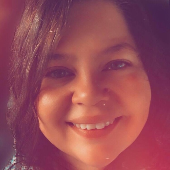 Meet your Posher, Stephanie - Picture 5 of 7